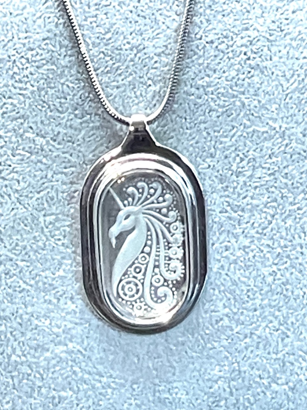 Vintage Whiting & Davis Reverse Etched Glass Unicorn Necklace Silver Tone 70's - Picture 2 of 12